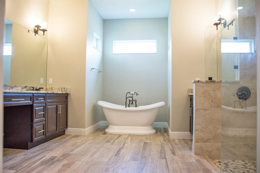 Synergy Homes Master Bathroom Tub